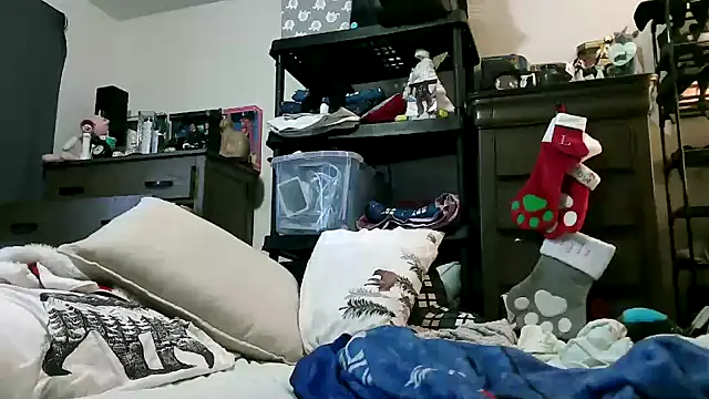 WHITEDAROSE online show from November 19, 2025, 4:07 pm