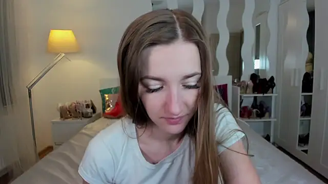 Snapshot of KateRedgar chatting on March 18, 2025, 4:48 pm KateRedgar online show from March 18, 2025, 4:48 pm