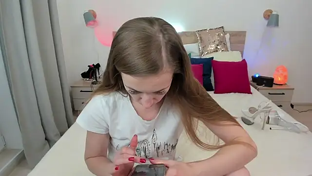 Snapshot of KateRedgar chatting on October 26, 2025, 1:17 pm KateRedgar online show from October 26, 2025, 1:17 pm