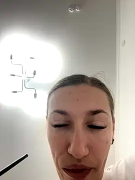 Snapshot of KateRedgar chatting on November 9, 2025, 12:58 pm KateRedgar online show from November 9, 2025, 12:58 pm