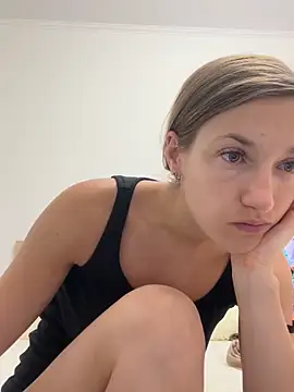 Snapshot of KateRedgar chatting on December 3, 2025, 10:02 am KateRedgar online show from December 3, 2025, 10:02 am