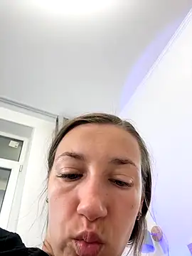 Snapshot of KateRedgar chatting on December 5, 2025, 9:18 am KateRedgar online show from December 5, 2025, 9:18 am