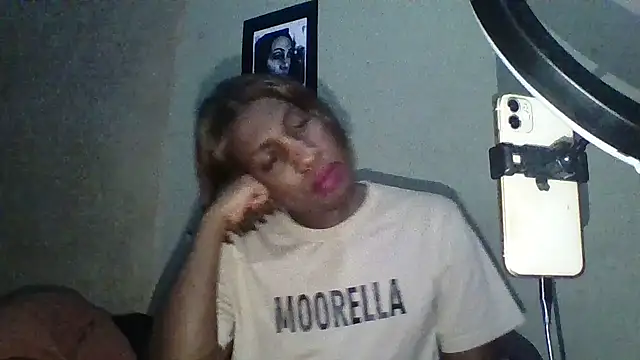 Moorella1 online show from October 2, 2025, 9:22 pm