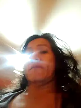 miicheele32 online show from January 4, 2025, 4:22 pm