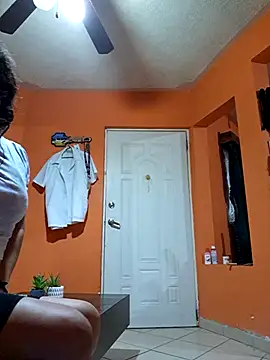 miicheele32 online show from October 20, 2025, 8:48 am