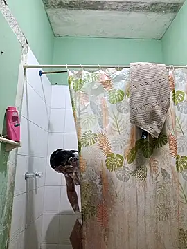 miicheele32 online show from October 24, 2025, 6:54 am