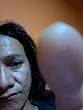 miicheele32 online show from November 5, 2025, 9:31 am