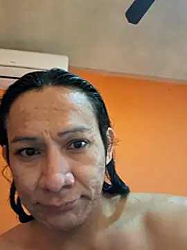 miicheele32 online show from November 5, 2025, 9:48 pm