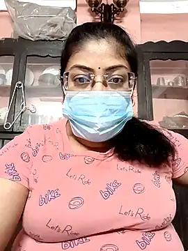 Snapshot of LAVERNIYA_ chatting on December 12, 2024, 2:22 pm LAVERNIYA  online show from December 12, 2024, 2:22 pm