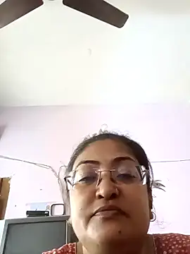 Snapshot of LAVERNIYA_ chatting on December 29, 2024, 5:21 am LAVERNIYA  online show from December 29, 2024, 5:21 am
