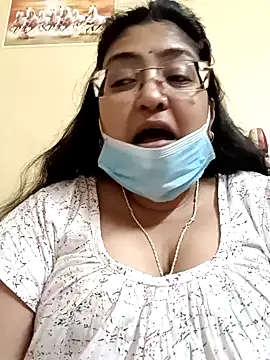 Snapshot of LAVERNIYA_ chatting on February 1, 2025, 10:15 am LAVERNIYA  online show from February 1, 2025, 10:15 am