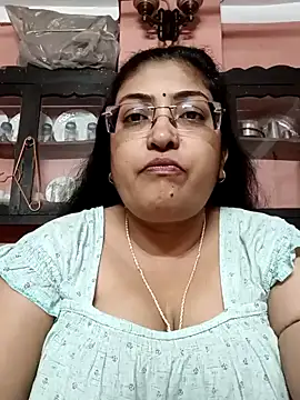 Snapshot of LAVERNIYA_ chatting on February 13, 2025, 12:11 pm LAVERNIYA  online show from February 13, 2025, 12:11 pm