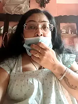 Snapshot of LAVERNIYA_ chatting on February 14, 2025, 5:30 am LAVERNIYA  online show from February 14, 2025, 5:30 am