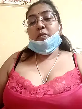 Snapshot of LAVERNIYA_ chatting on February 15, 2025, 2:33 pm LAVERNIYA  online show from February 15, 2025, 2:33 pm