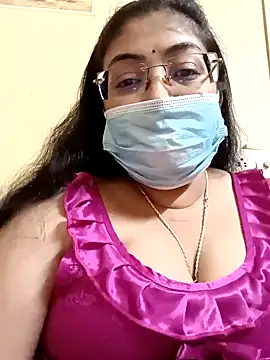 Snapshot of LAVERNIYA_ chatting on February 16, 2025, 12:10 pm LAVERNIYA  online show from February 16, 2025, 12:10 pm