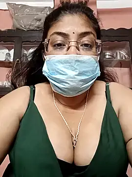 Snapshot of LAVERNIYA_ chatting on February 28, 2025, 9:01 pm LAVERNIYA  online show from February 28, 2025, 9:01 pm