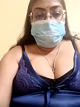Snapshot of LAVERNIYA_ chatting on March 6, 2025, 7:10 pm LAVERNIYA  online show from March 6, 2025, 7:10 pm