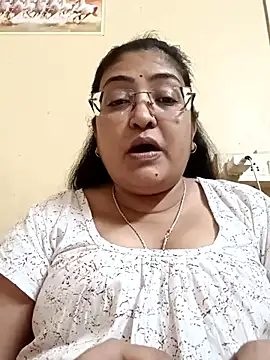 Snapshot of LAVERNIYA_ chatting on March 7, 2025, 10:13 am LAVERNIYA  online show from March 7, 2025, 10:13 am