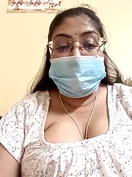 Snapshot of LAVERNIYA_ chatting on March 7, 2025, 1:18 pm LAVERNIYA  online show from March 7, 2025, 1:18 pm
