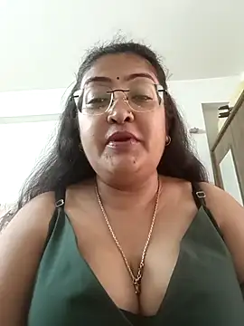 Snapshot of LAVERNIYA_ chatting on September 10, 2025, 5:51 am LAVERNIYA  online show from September 10, 2025, 5:51 am