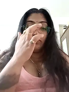Snapshot of LAVERNIYA_ chatting on September 12, 2025, 11:10 am LAVERNIYA  online show from September 12, 2025, 11:10 am