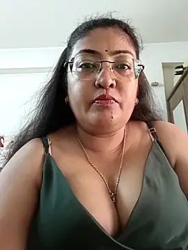 Snapshot of LAVERNIYA_ chatting on September 13, 2025, 5:07 am LAVERNIYA  online show from September 13, 2025, 5:07 am
