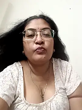 Snapshot of LAVERNIYA_ chatting on September 19, 2025, 3:30 am LAVERNIYA  online show from September 19, 2025, 3:30 am