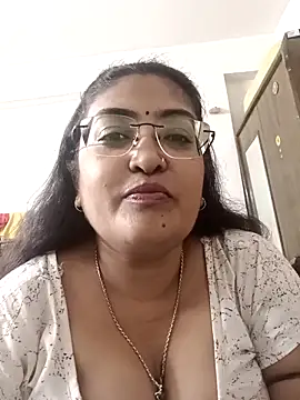 Snapshot of LAVERNIYA_ chatting on September 21, 2025, 5:14 pm LAVERNIYA  online show from September 21, 2025, 5:14 pm