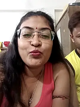 Snapshot of LAVERNIYA_ chatting on October 8, 2025, 2:58 pm LAVERNIYA  online show from October 8, 2025, 2:58 pm