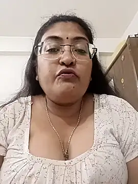 Snapshot of LAVERNIYA_ chatting on October 9, 2025, 11:41 am LAVERNIYA  online show from October 9, 2025, 11:41 am