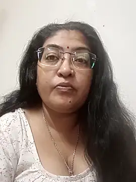 Snapshot of LAVERNIYA_ chatting on October 15, 2025, 6:35 am LAVERNIYA  online show from October 15, 2025, 6:35 am