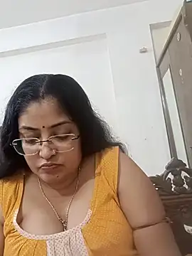 Snapshot of LAVERNIYA_ chatting on October 18, 2025, 12:06 pm LAVERNIYA  online show from October 18, 2025, 12:06 pm