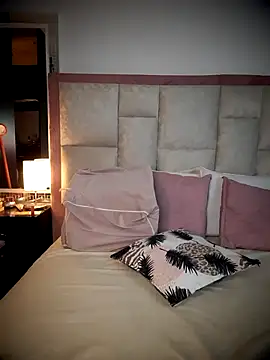 atheneacruize online show from November 19, 2025, 7:58 pm