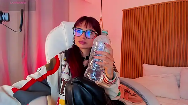 Snapshot of sophiecherry_ chatting on November 15, 2025, 8:27 pm sophiecherry online show from November 15, 2025, 8:27 pm