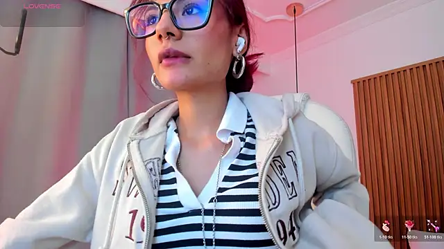 Snapshot of sophiecherry_ chatting on November 21, 2025, 8:40 pm sophiecherry online show from November 21, 2025, 8:40 pm