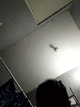 Snapshot of CRUZZ94 chatting on November 7, 2025, 4:23 am CRUZZ94 online show from November 7, 2025, 4:23 am