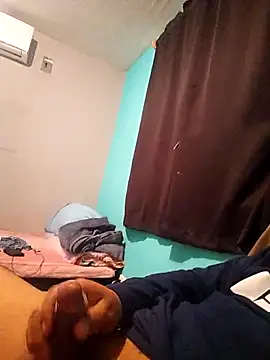 Snapshot of CRUZZ94 chatting on December 15, 2025, 8:29 am CRUZZ94 online show from December 15, 2025, 8:29 am