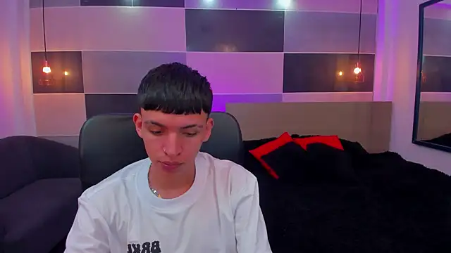 Snapshot of Juan_Nd_Steven chatting on December 3, 2024, 4:47 am Juan Nd Steven online show from December 3, 2024, 4:47 am