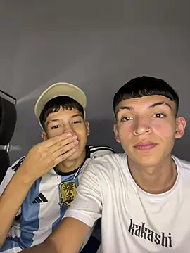 Snapshot of Juan_Nd_Steven chatting on December 10, 2024, 4:45 am Juan Nd Steven online show from December 10, 2024, 4:45 am