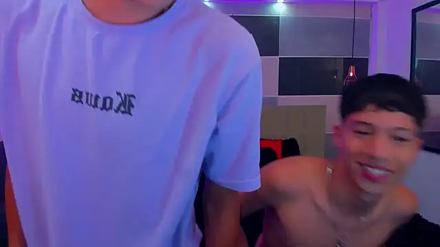 Snapshot of Juan_Nd_Steven chatting on December 13, 2024, 4:43 am Juan Nd Steven online show from December 13, 2024, 4:43 am