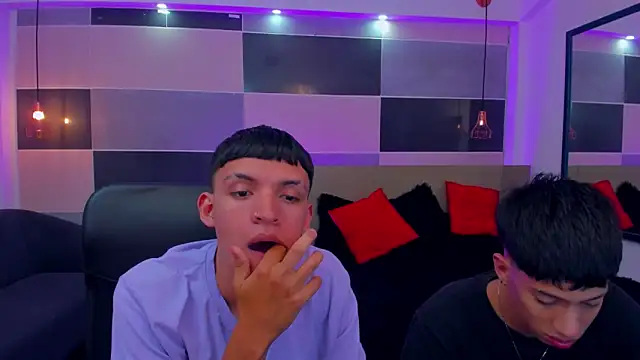 Snapshot of Juan_Nd_Steven chatting on December 13, 2024, 9:24 am Juan Nd Steven online show from December 13, 2024, 9:24 am