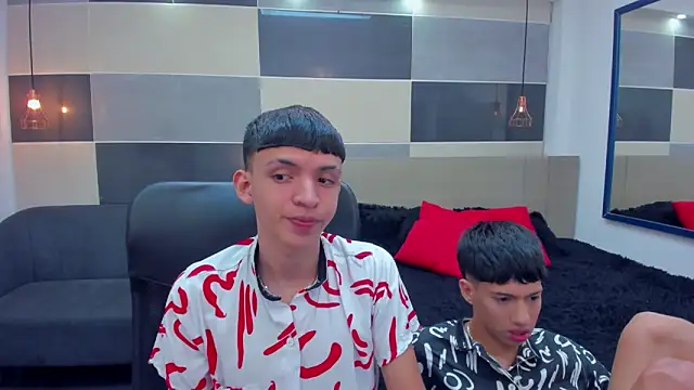 Snapshot of Juan_Nd_Steven chatting on December 15, 2024, 1:11 pm Juan Nd Steven online show from December 15, 2024, 1:11 pm