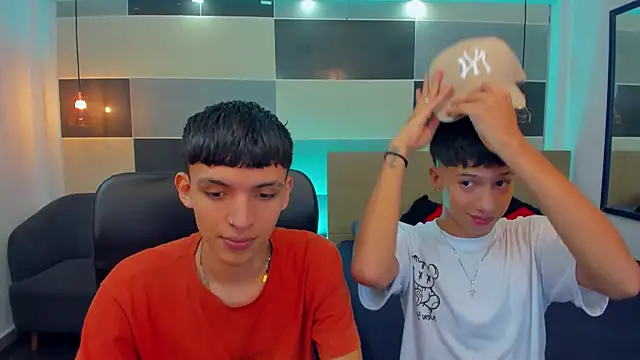 Snapshot of Juan_Nd_Steven chatting on December 24, 2024, 4:44 am Juan Nd Steven online show from December 24, 2024, 4:44 am