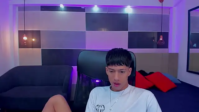 Snapshot of Juan_Nd_Steven chatting on December 29, 2024, 1:17 pm Juan Nd Steven online show from December 29, 2024, 1:17 pm