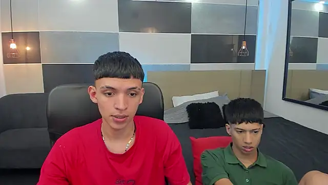 Snapshot of Juan_Nd_Steven chatting on January 7, 2025, 4:18 am Juan Nd Steven online show from January 7, 2025, 4:18 am