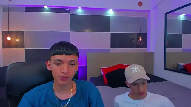 Snapshot of Juan_Nd_Steven chatting on January 8, 2025, 4:23 am Juan Nd Steven online show from January 8, 2025, 4:23 am