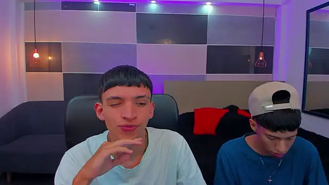 Snapshot of Juan_Nd_Steven chatting on January 14, 2025, 4:15 am Juan Nd Steven online show from January 14, 2025, 4:15 am