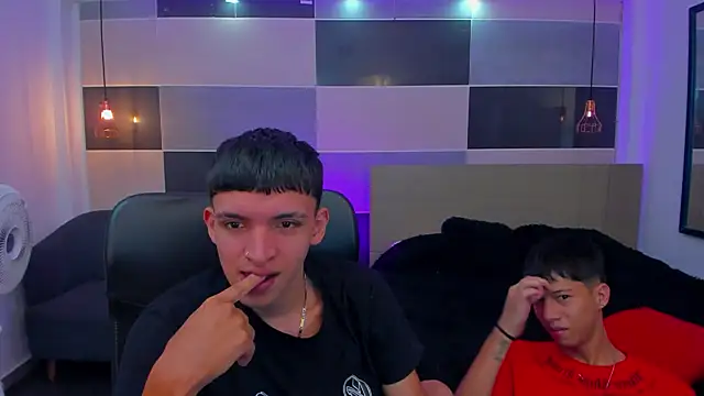 Snapshot of Juan_Nd_Steven chatting on January 15, 2025, 4:15 am Juan Nd Steven online show from January 15, 2025, 4:15 am