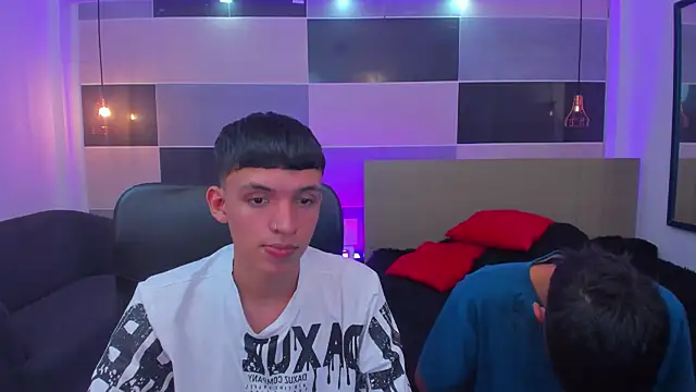 Snapshot of Juan_Nd_Steven chatting on February 8, 2025, 4:14 am Juan Nd Steven online show from February 8, 2025, 4:14 am