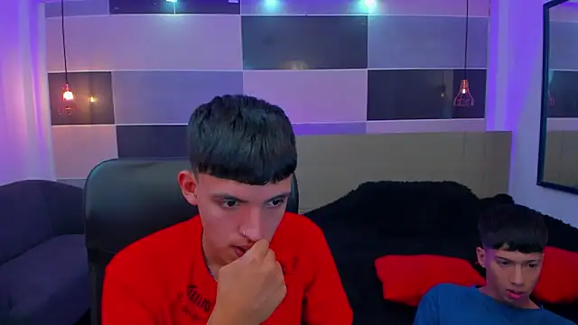 Snapshot of Juan_Nd_Steven chatting on February 13, 2025, 4:22 am Juan Nd Steven online show from February 13, 2025, 4:22 am